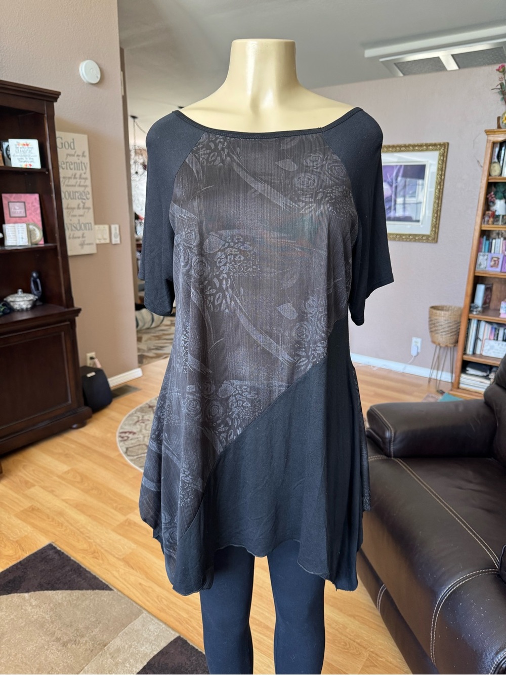Boutique elegant black short sleeve tunic top-size L